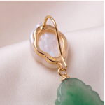 Baroque Pearl and Carved Jade Drop Earrings - 图片 4