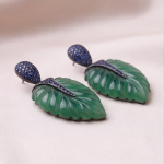 Carved Jade Leaf Earrings with Blue Sapphire Pave - 图片 3