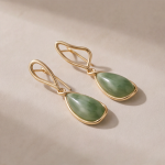Green Jade Teardrop Earrings with Sculpted Gold Hook - 图片 5