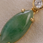 Elongated Jade Teardrop Earrings in Gold Tone - 图片 8