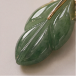 Carved Jade Leaf Drop Earrings with Sculpted Gold Cap - 图片 8