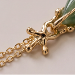 Carved Jade Leaf Drop Earrings with Sculpted Gold Cap - 图片 7