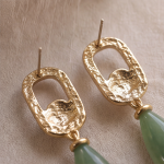 Pearl and Jade Teardrop Earrings with Hammered Gold Frame - 图片 5