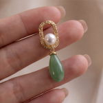 Pearl and Jade Teardrop Earrings with Hammered Gold Frame - 图片 4