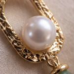 Pearl and Jade Teardrop Earrings with Hammered Gold Frame - 图片 8