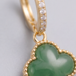Jade Four-Leaf Clover Huggie Earrings - 图片 6