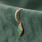 Jade Four-Leaf Clover Huggie Earrings - 图片 5