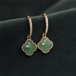 Jade Four-Leaf Clover Huggie Earrings - 图片 3