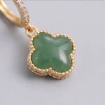 Jade Four-Leaf Clover Huggie Earrings - 图片 7