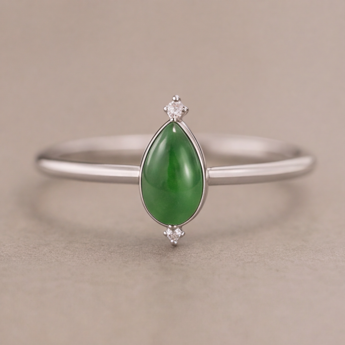 1786348530_d94dc5b5-1 Pear-Shaped Jade Cabochon Ring in Rhodium-Plated Sterling Silver - 图片 1