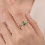 Pear-Shaped Jade Cabochon Ring in Rhodium-Plated Sterling Silver - 图片 2