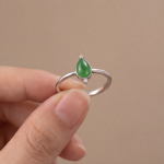 Pear-Shaped Jade Cabochon Ring in Rhodium-Plated Sterling Silver - 图片 4