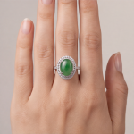Oval Jade Double Halo Ring in Rhodium-Plated Sterling Silver - 图片 2