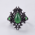 Pear-Cut Green Agate Thorn Ring in Blackened Silver - 图片 3