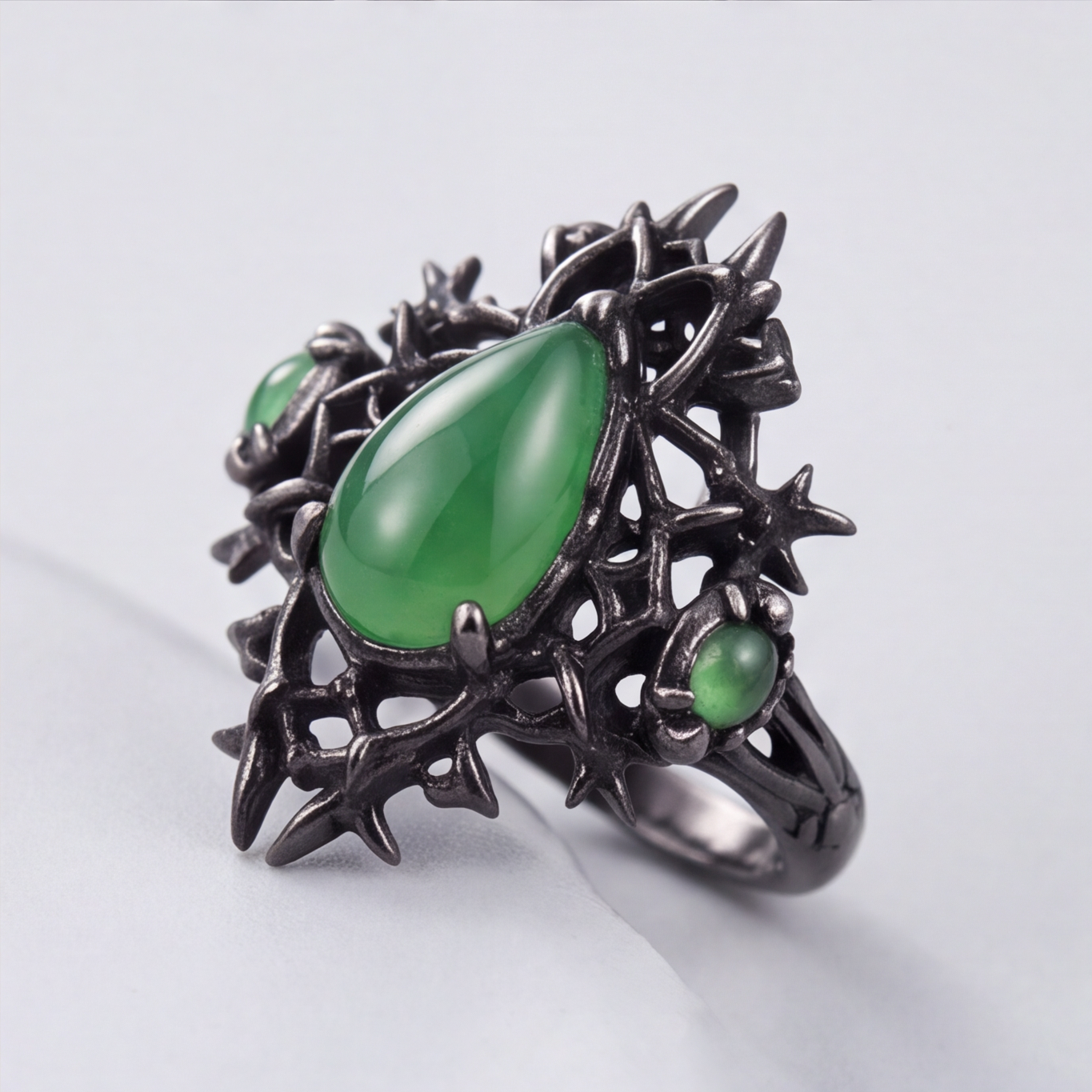 1786351390_3f60fc98-5 Pear-Cut Green Agate Thorn Ring in Blackened Silver - 图片 1