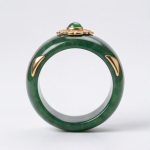 Carved Deep Green Jade Band Ring with Gold Floral Medallion - 图片 6