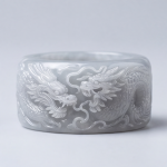 Carved Dragon Wide Band Ring in Pale Grey-White Jade - 图片 7