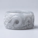 Carved Dragon Wide Band Ring in Pale Grey-White Jade - 图片 5