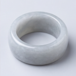 Carved Dragon Wide Band Ring in Pale Grey-White Jade - 图片 6