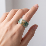 Moss-in-Snow Jade Band Ring with Gold Bamboo Motif - 图片 2