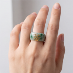 Moss-in-Snow Jade Band Ring with Gold Bamboo Motif - 图片 5
