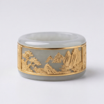 Pale Jade Wide Band Ring with Gold Landscape Relief Panel - 图片 4