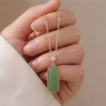 Elongated Green Jade Bar Pendant Necklace in Gold Tone - 图片 2