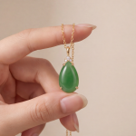 Pear-Shaped Green Jade Drop Pendant Necklace in Gold Tone - 图片 6