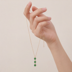 Graduated Green Jade Three-Stone Drop Necklace in Gold Tone - 图片 2