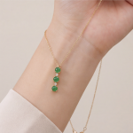 Graduated Green Jade Three-Stone Drop Necklace in Gold Tone - 图片 4