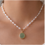 Carved Jade Coin Pendant Necklace on Freshwater Pearls - 图片 2