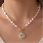 Jade Donut Pendant Necklace with Freshwater Pearls and Toggle Clasp - 图片 2