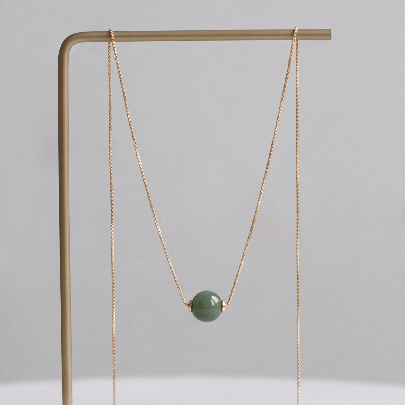 1786425292_78d30947-2 Single Jade Bead Necklace on Fine Gold Box Chain - 图片 1
