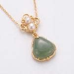 Organic Jade Cabochon Pendant Necklace with Pearl Clover Motif - 图片 3