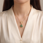 Organic Jade Cabochon Pendant Necklace with Pearl Clover Motif - 图片 2
