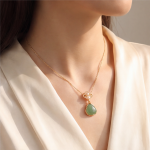 Organic Jade Cabochon Pendant Necklace with Pearl Clover Motif - 图片 5