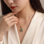 Organic Jade Cabochon Pendant Necklace with Pearl Clover Motif - 图片 7