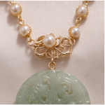 Carved Jade Disc Necklace with Pearl Stations and Filigree Bow - 图片 7