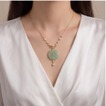 Carved Jade Disc Necklace with Pearl Stations and Filigree Bow - 图片 2
