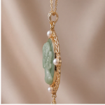 Green Cameo Pendant Necklace with Freshwater Pearls in Gold Tone - 图片 4