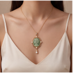 Green Cameo Pendant Necklace with Freshwater Pearls in Gold Tone - 图片 2