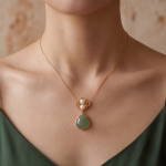 Jade Teardrop Pendant Necklace with Triple Pearl Scroll Motif - 图片 2