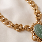 Carved Jade Cabochon Pendant on Chunky Gold Curb Chain - 图片 5