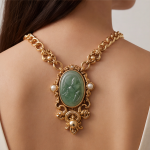 Carved Jade Cabochon Pendant on Chunky Gold Curb Chain - 图片 4