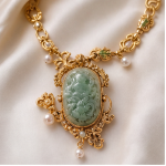Carved Jade Centrepiece Necklace with Pearl Drops in Antique Gold - 图片 3