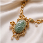 Carved Jade Centrepiece Necklace with Pearl Drops in Antique Gold - 图片 7