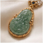 Carved Jade Gourd Pendant on Chunky Gold Link Necklace - 图片 3