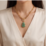 Carved Jade Gourd Pendant on Chunky Gold Link Necklace - 图片 2