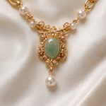 Oval Jade Cabochon Necklace with Pearl Stations in Antique Gold - 图片 6