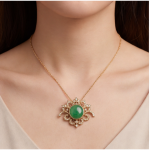 Round Green Jade Scrollwork Brooch Pendant in Gold-Plated Brass - 图片 2